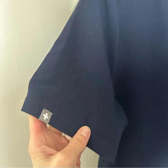 Figs Technical Collection Navy V-neck Pocket Pacora Bonded Scrub Top Small - Picture 3 of 7